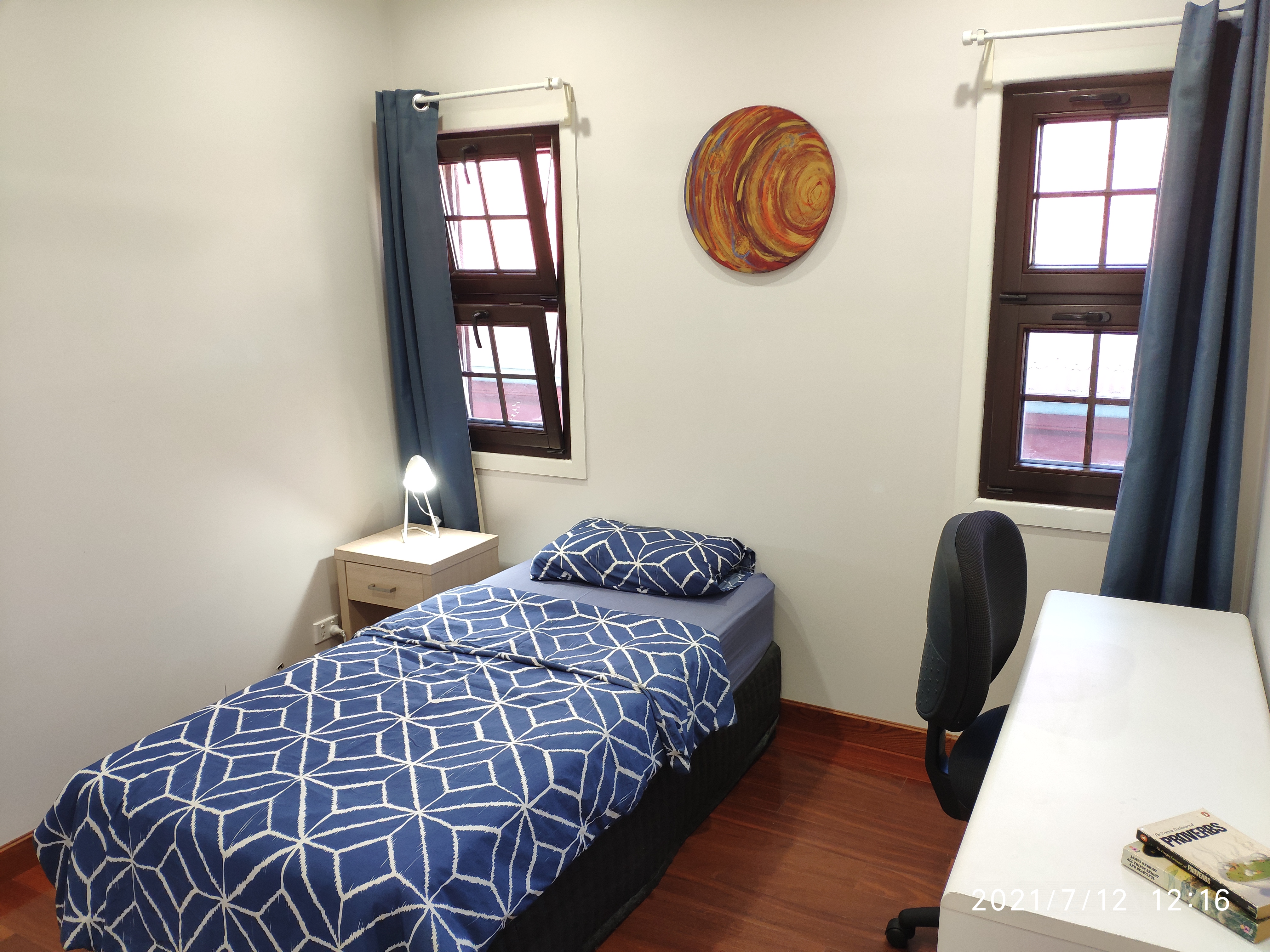 Large Single Room in Spring Hill – Prime Inner-City Location