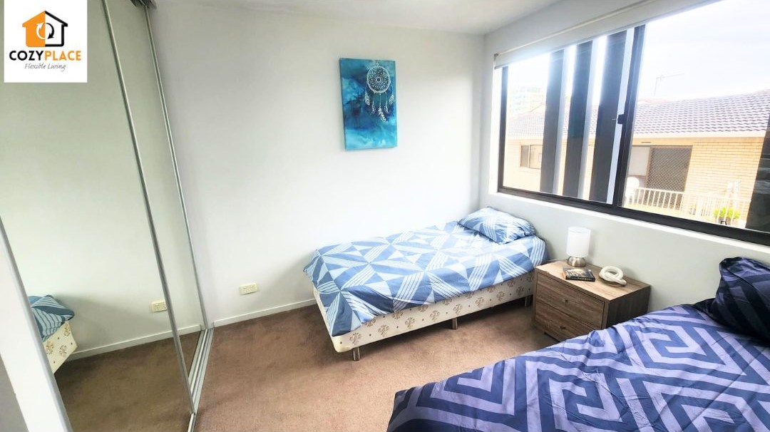 Spacious room for 2 people with own bathroom -Southport