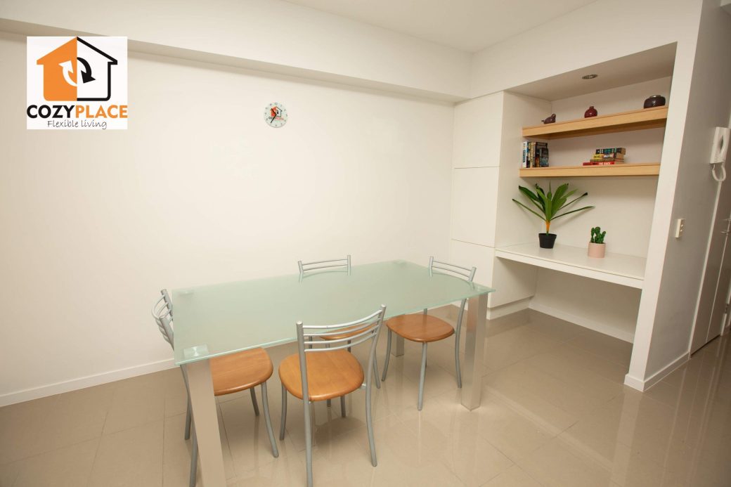 room-for-2-people-in-the-best-location o-fortitude-valley-dining-room