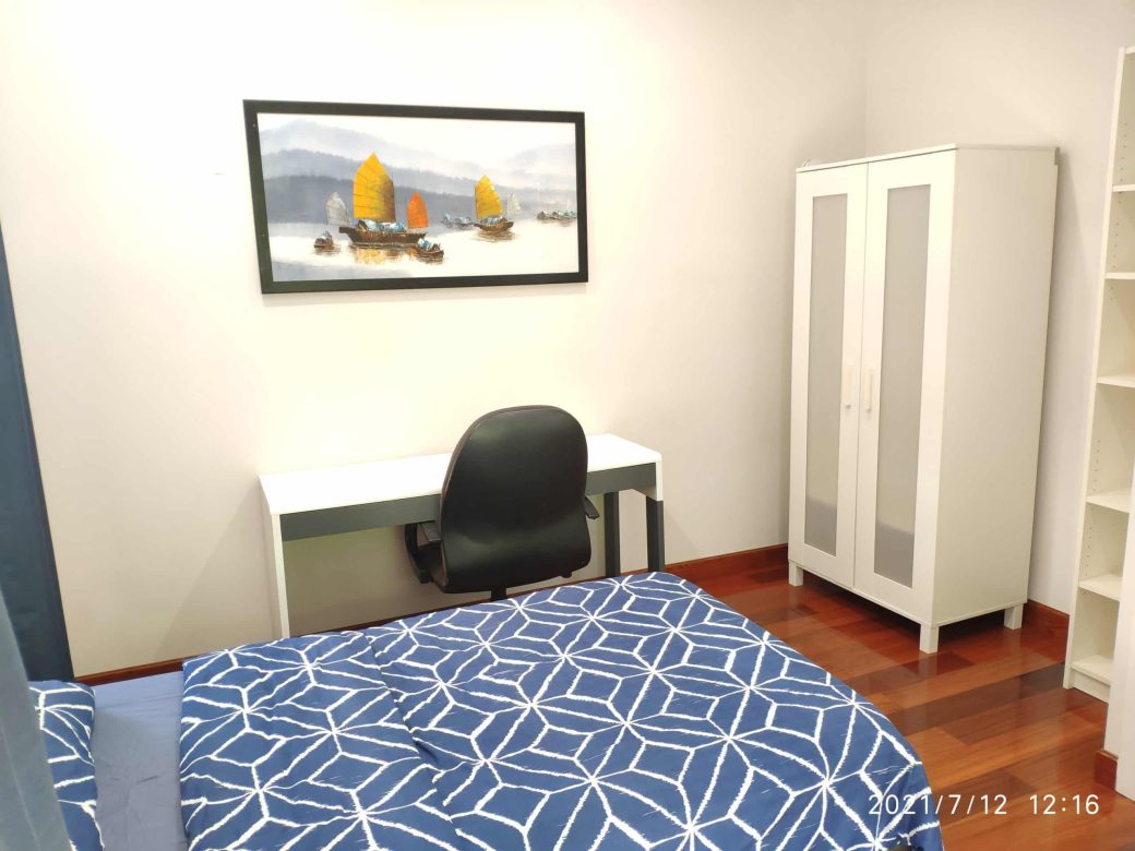big-single-room-in-spring-hill-student-room-2