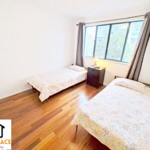 Inner-city double room close to the river