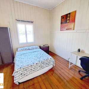 Spacious room in Kelvin Grove – Upper floor