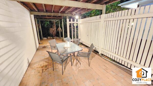 Single Room with ensuite in Red Hill – Ground floor - Image 7