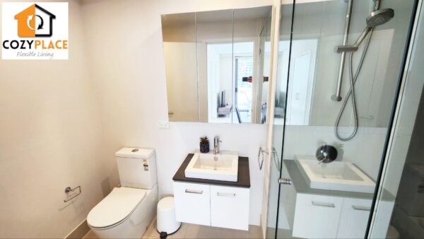 Room with own bathroom in Fortitude Valley- for 2 people - Image 9