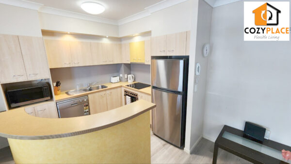 Master bed room with ensuite - Image 11