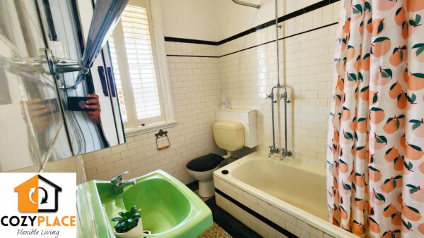 Spacious Room for 2 people in Gregory Terrace - Image 4