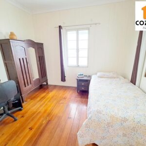 Large Single room for rent in Woollongabba