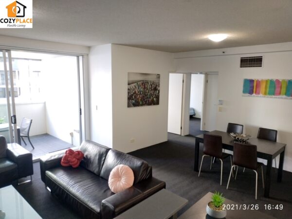Cozy Room in Luxury Apartment - Image 7