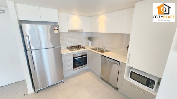 Master Room for 2 people – Southport - Image 11