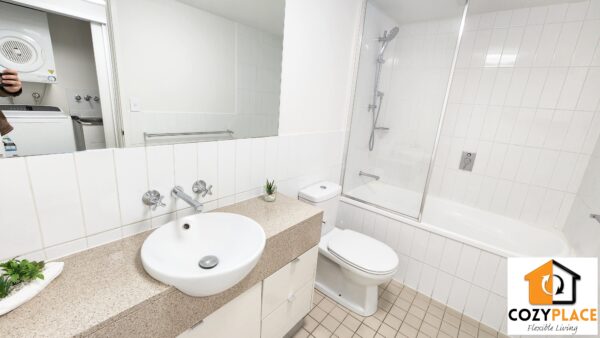 Room with own balcony for 2 people - Fortitude Valley - Image 12