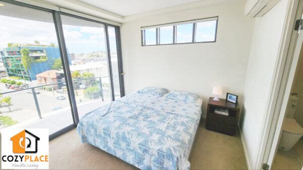 Gorgeous Master room with Ensuite in Fortitude Valley- for 2 people - Image 3
