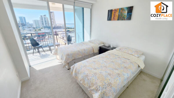 Room for 2 people in Southport - Image 3