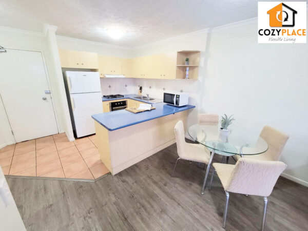 Master room for 2 people- Inner City Resort style unit Fortitude Valley - Image 10