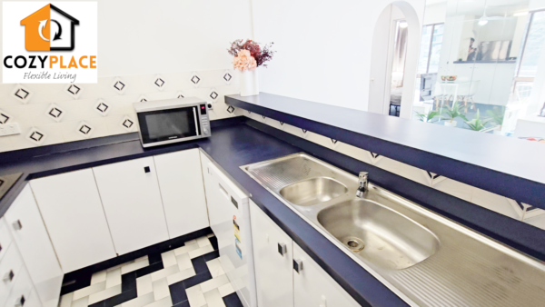 Share Room with own Bathroom in Brisbane City - Image 4
