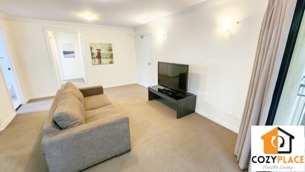 Master room with ensuite in Spring Hill - Image 7