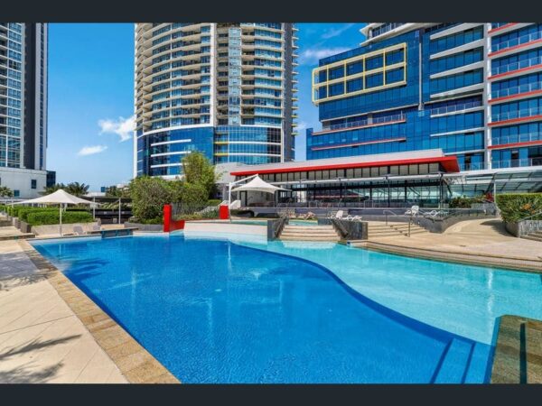 Room for 2 people in Southport - Image 5