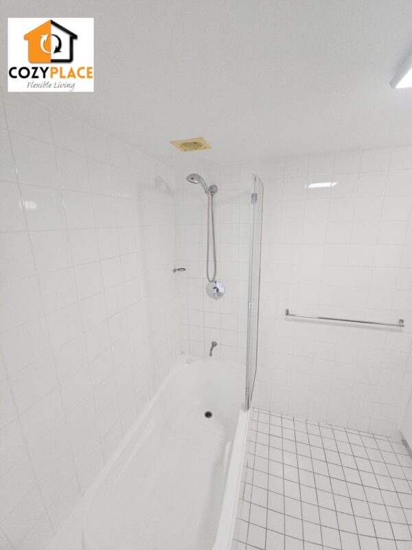 Master Room with ensuite in the best location of Fortitude Valley - Image 5