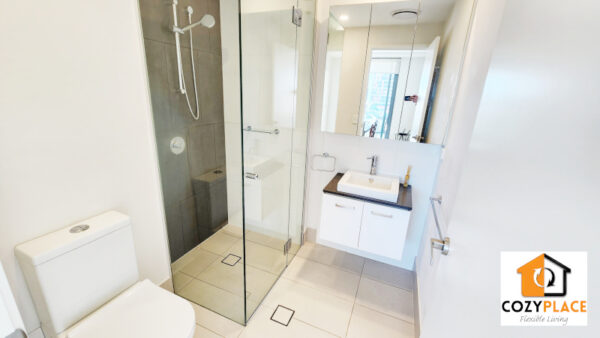 Private Modern Room with own bathroom in Fortitude Valley- for 2 people - Image 4