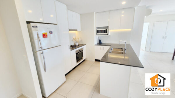 Private Modern Room with own bathroom in Fortitude Valley- for 2 people - Image 10