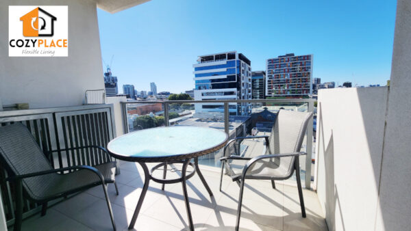 Private Modern Room with own bathroom in Fortitude Valley- for 2 people - Image 8