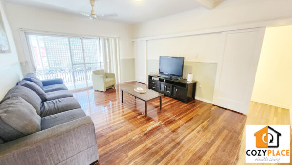 Spacious room for 2 people in Spring Hill - Image 4