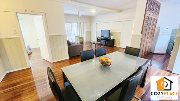 Spacious room for 2 people in Spring Hill - Image 6