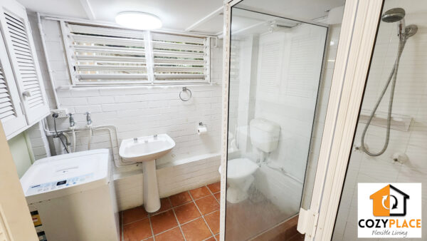 Spacious room for 2 people in Spring Hill - Image 7
