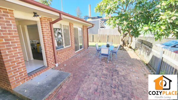 Big single room in South Brisbane - Image 7