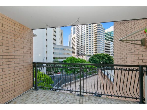 Master Room in Brisbane City - Image 12