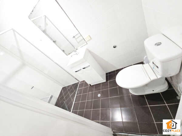 Single quiet Room Close to CBD - Image 3