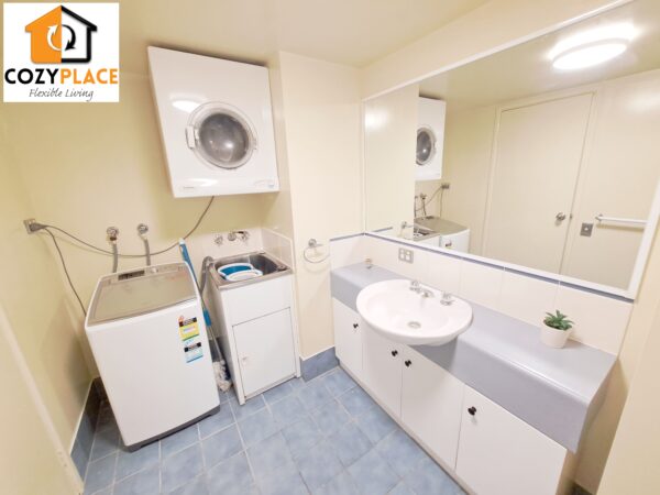 Inner-city double room close to the river - Image 11