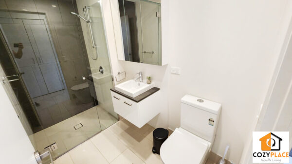 Room with own bathroom in Fortitude Valley - Image 4