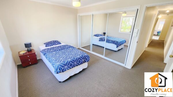 Big single room in South Brisbane - Image 3