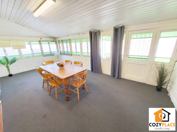 Spacious room in Kelvin Grove – Upper floor - Image 6