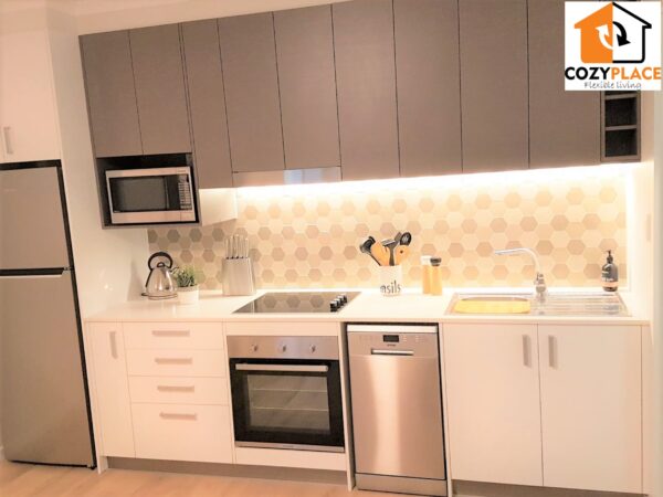 Room for a couple/1 person in Master piece apartment Kangaroo Point - Image 9