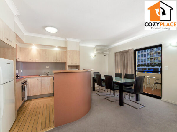 Master bedroom with ensuite - Image 7