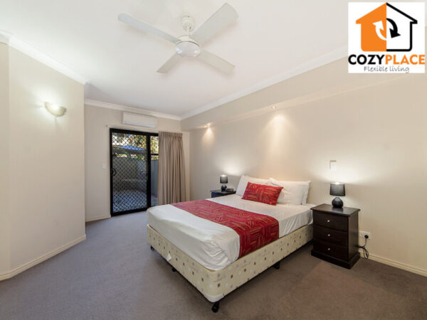 Master bedroom with ensuite - Image 3