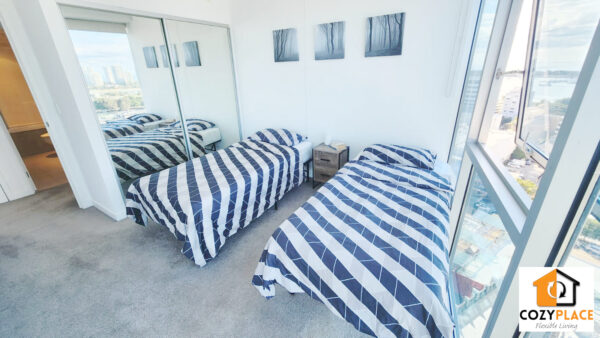 Resort style and Ocean View Room with own bathroom for 2 people – Southport