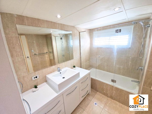 Share Room for 2 people in Kangaroo Point - Image 3