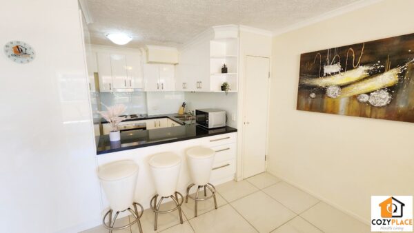 Private room with Ensuite in Fortitude Valley - Image 7