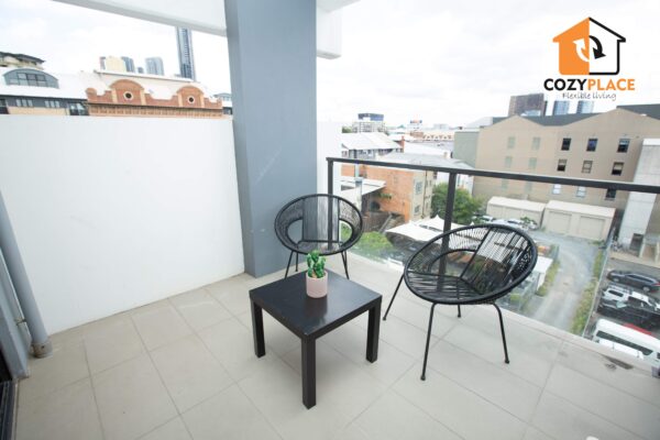 Share Room for 2 people with own bathroom - Robertson St, Fortitude Valley - Image 4