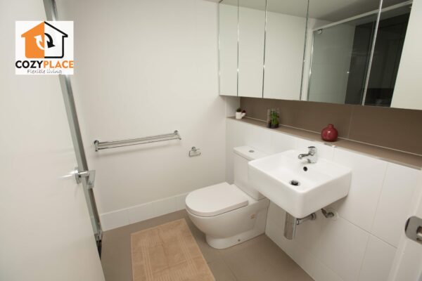 Share Room for 2 people with own bathroom - Robertson St, Fortitude Valley - Image 2
