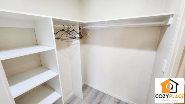 Massive Master bedroom with ensuite in Spring Hill - Image 8