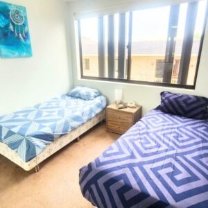 Spacious room for 2 people with own bathroom -Southport
